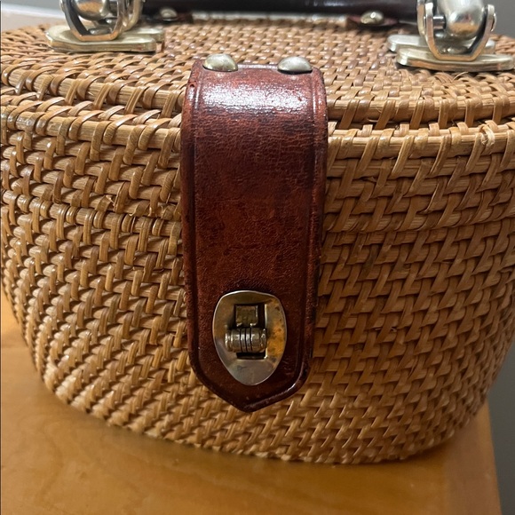Vintage Nantucket Rattan purse basket with leather details - Picture 3 of 5